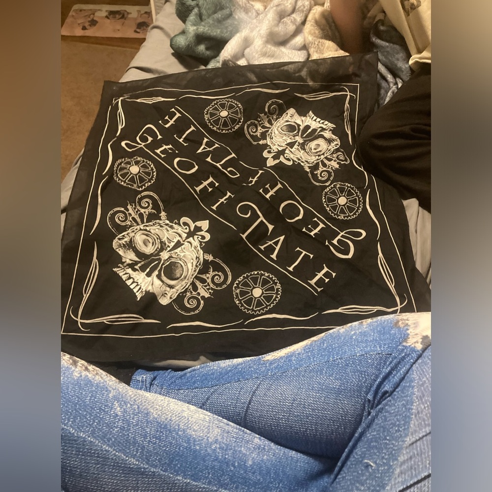 Geofftate scarf thing